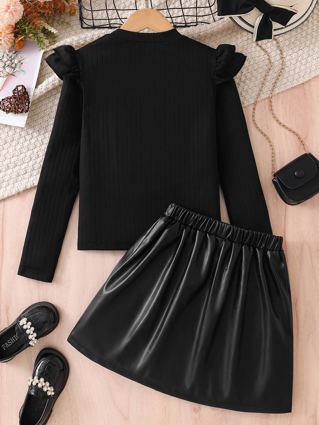 8-12Y Trendy Girls' Spring and Autumn Fashion Clothing Set: Girls' Solid Color Knitted Round Neck Flutter Sleeve Top + Pu Leather Pleated Skirt Set, Casual Daily Party Dress 2-Piece Set