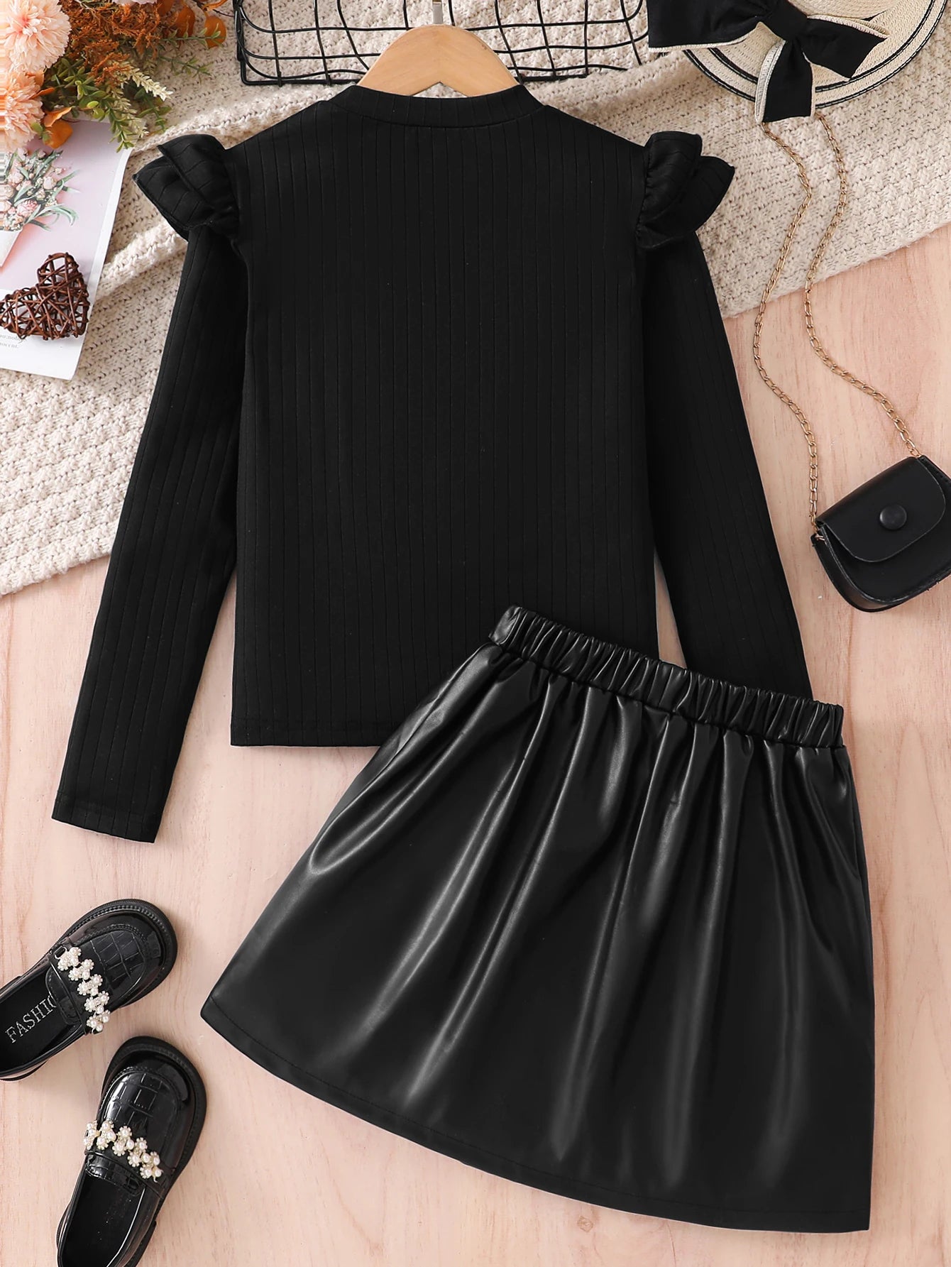 8-12Y Trendy Girls' Spring and Autumn Fashion Clothing Set: Girls' Solid Color Knitted Round Neck Flutter Sleeve Top + Pu Leather Pleated Skirt Set, Casual Daily Party Dress 2-Piece Set